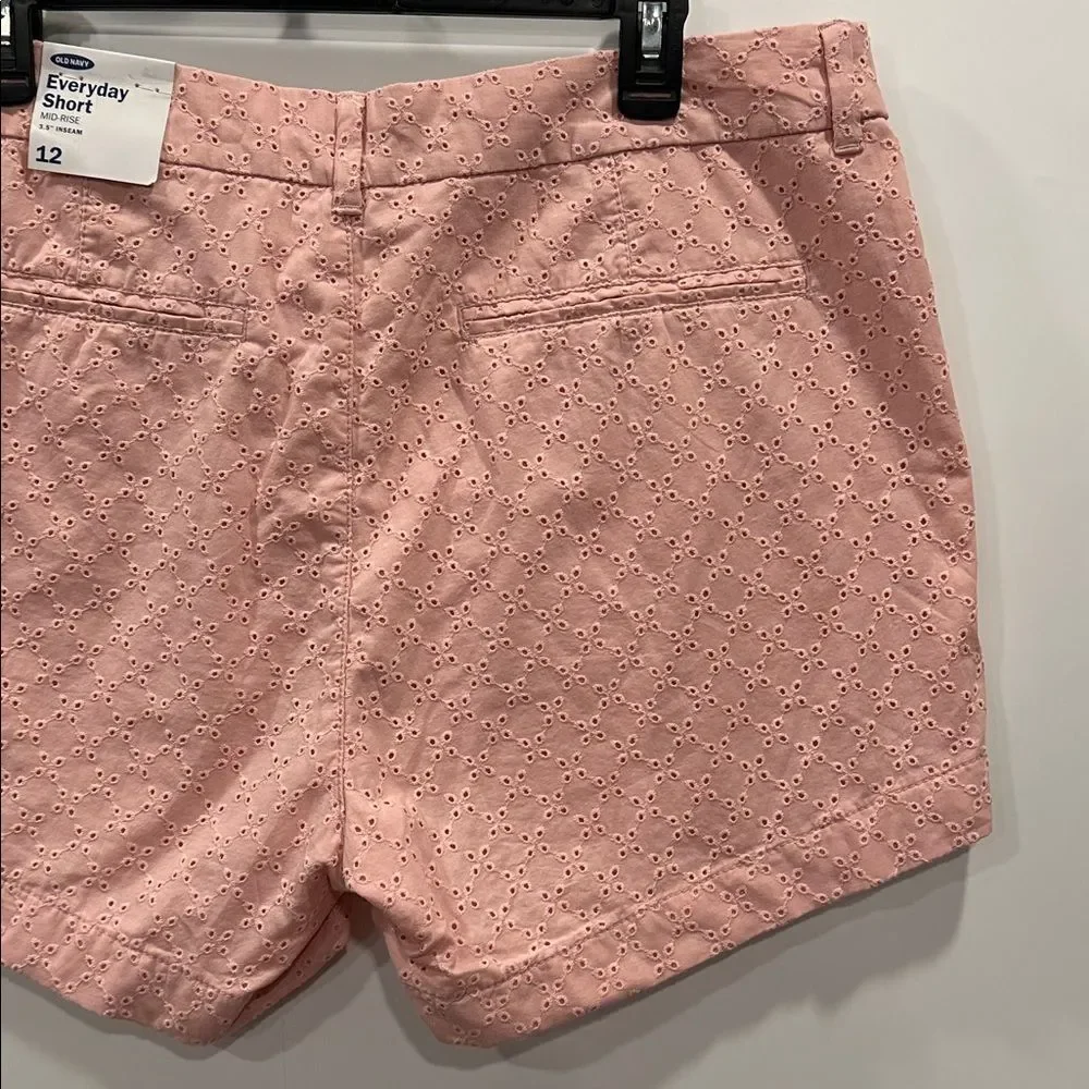Old Navy Pink Eyelet Everyday Short NEW 3.5” Mid Rise Size 12 Pink Style 581992